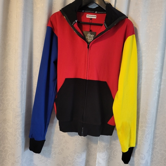 NWT. Museum Fashion Is Art Men's Hooded Sweater Size M Color Red Multicolor